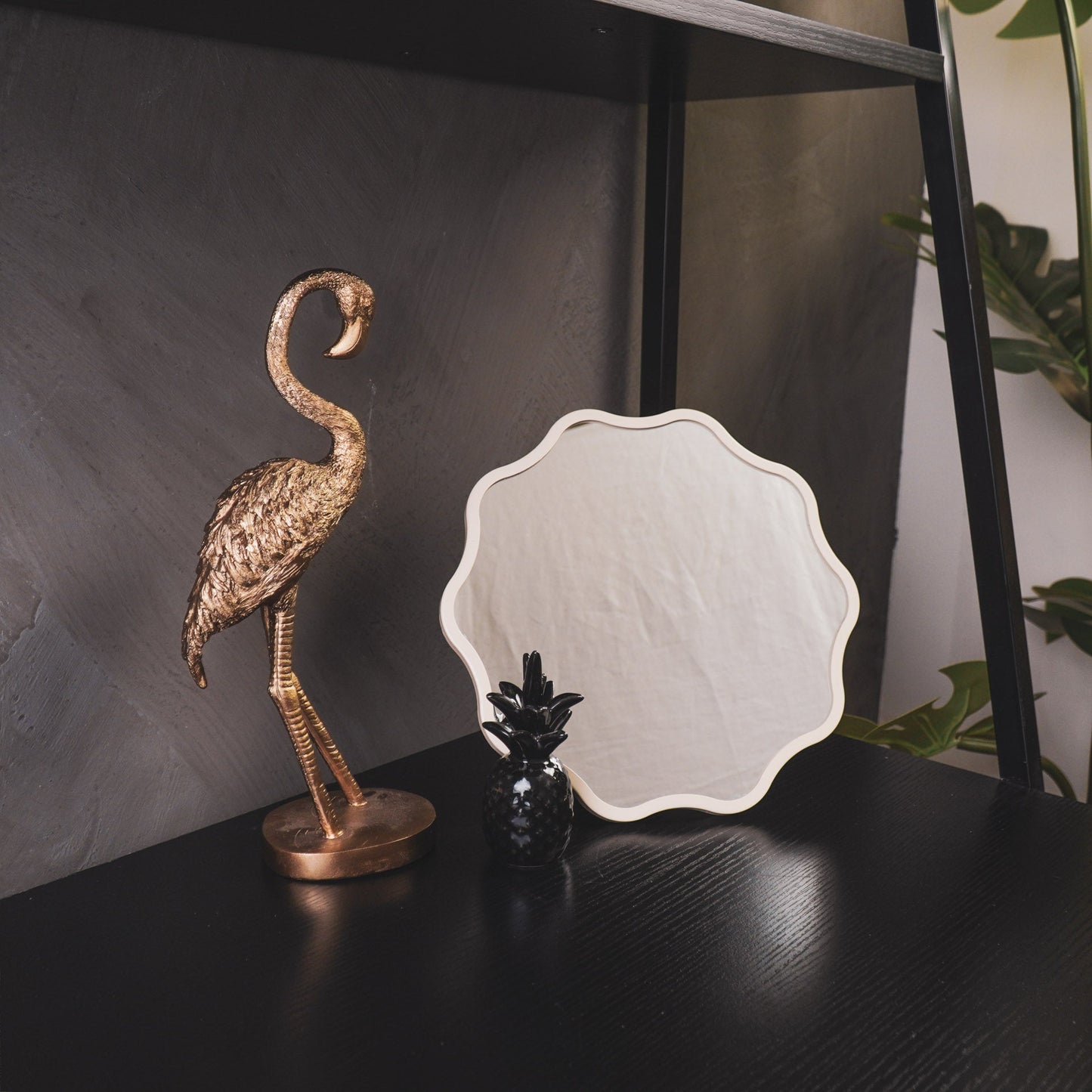 Housevitamin- Spiegel - Make up Spiegel- Golvend Rond - Metaal - Zand - 25x1x25cm