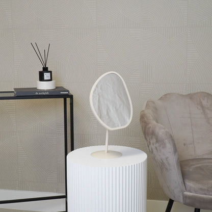 Spiegel - Make up Spiegel- Organisch Rond - Metaal - Zand - 16,5x12x31,5cm