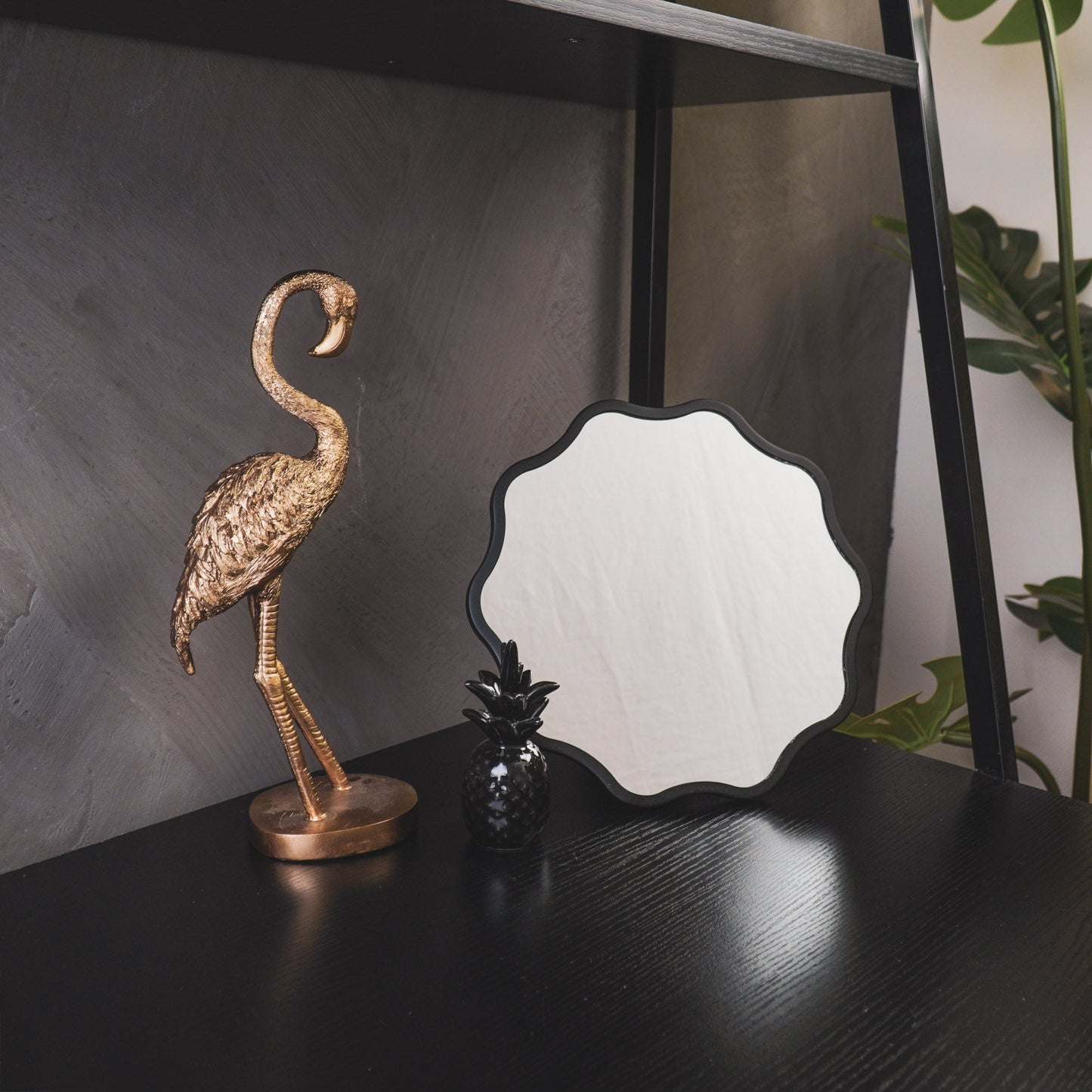 Spiegel - Make up Spiegel- Golvend Rond - Metaal - Zwart - 25x1x25cm